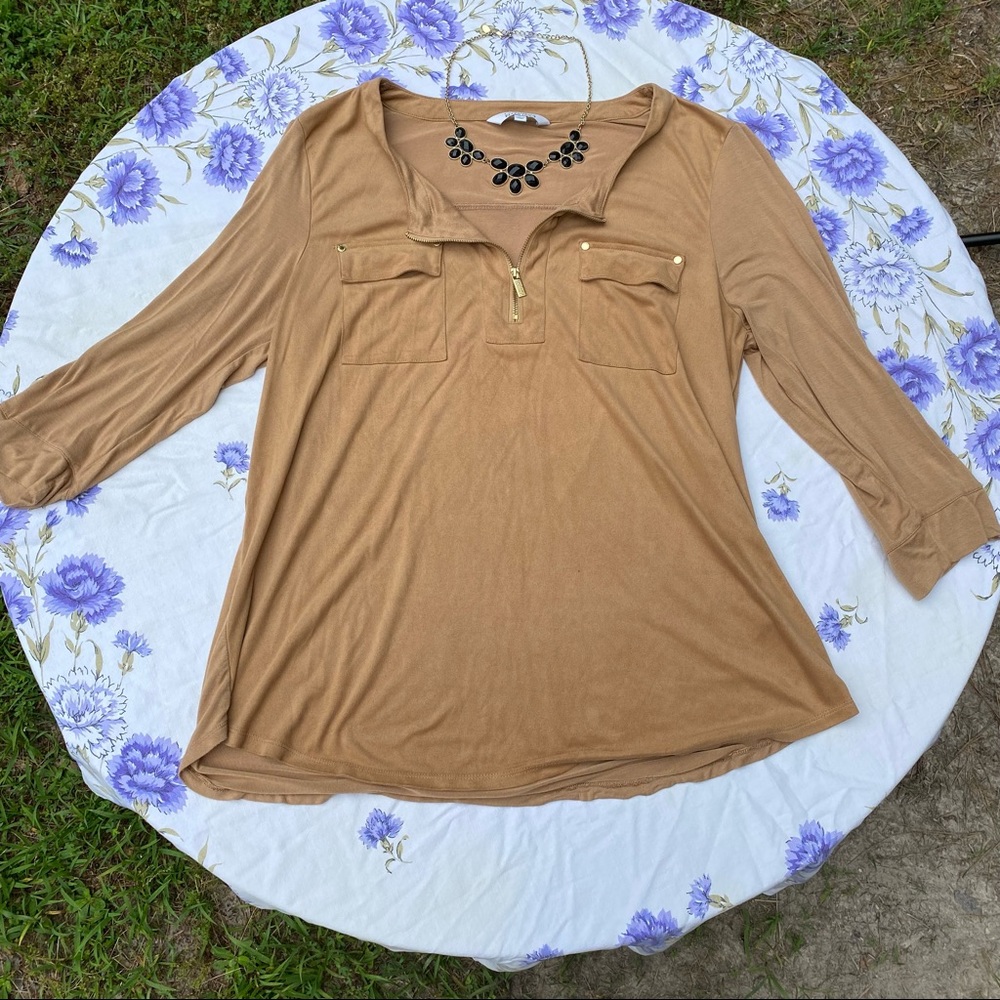 Three-quarter links tan suede extralarge COMPANY
ELLEN TRACY Womens shirt/blouse